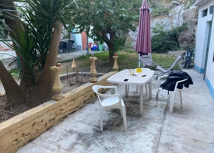 Appt 4 Pers Avec Jardin Ombrage En Centre Ville De Sete